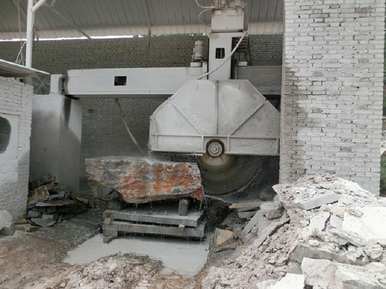 四川瀘州橋式切石機(jī)客戶現(xiàn)場(chǎng)